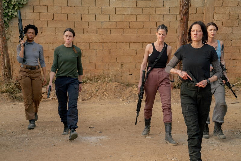 国際救援団体を装い結成された、女性だけの傭兵部隊　「ダーティ・エンジェルズ」場面写真