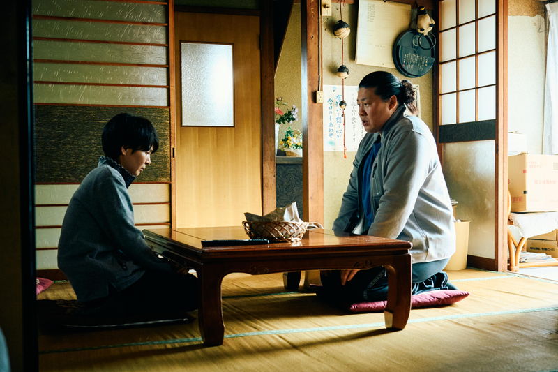 ジャンピングキックに金属バットで殴打　少年の狂気的な暴力と対峙する大人たち　「四月の余白」場面写真