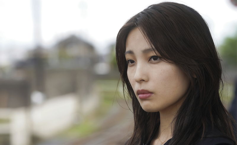 窪塚洋介　法螺貝に導かれて山をのぼる　駅のホームで血まみれの松田龍平も　「次元を超える」キャラ動画