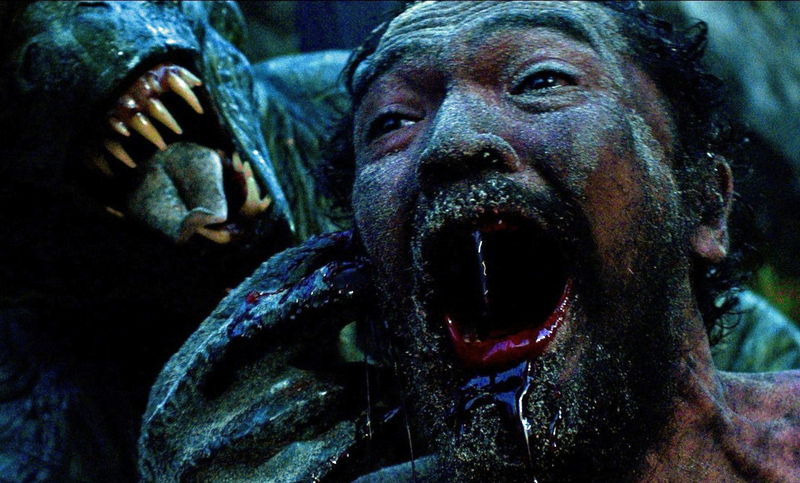 ディーン・フジオカに襲い掛かる半魚人　着ぐるみ方式で実在感を追求　「オラン・イカン」場面写真