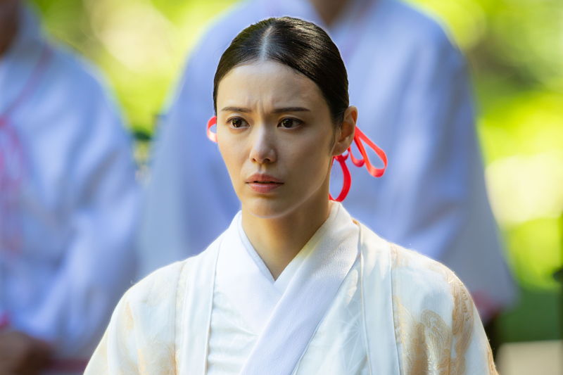 彩凪翔　元宝塚男役スターが巫女役　愛する息子を生贄に差し出すかの選択迫られる　「男神」本編映像