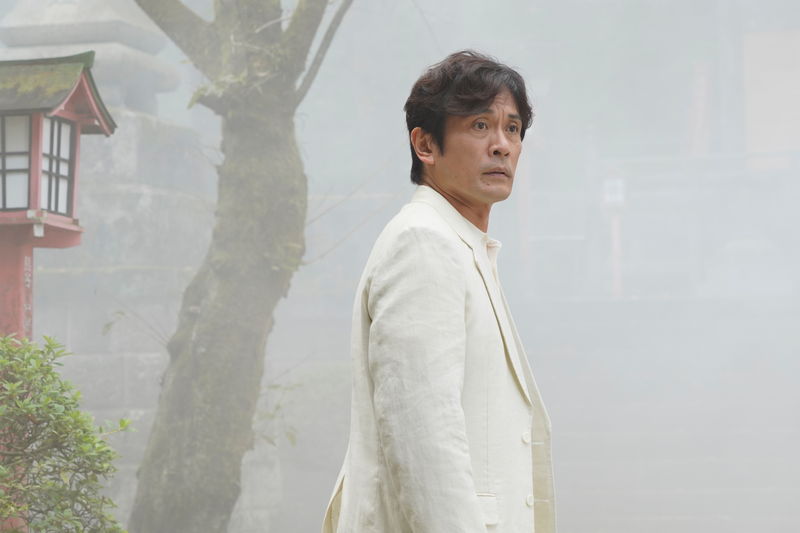 内野聖陽　春画について熱く解説　笑いながら執筆に励む姿も　春画研究者役　「春画先生」場面写真