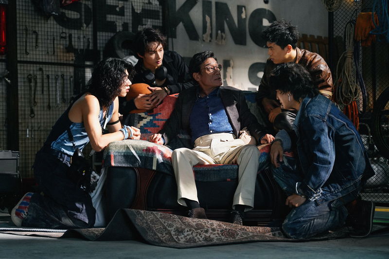 鬼気迫る表情のジャッキー・チェン 追いつめられるレオン・カーフェイ 「シャドウズ・エッジ」場面写真