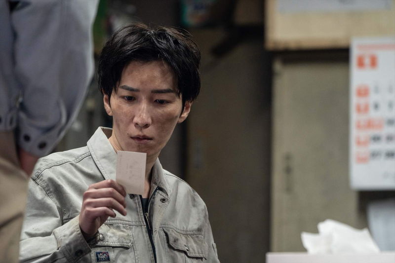 渡辺翔太＝ヤヒロと亀梨和也＝前作の主人公の共通点と相違点　「事故物件ゾク 恐い間取り」場面写真