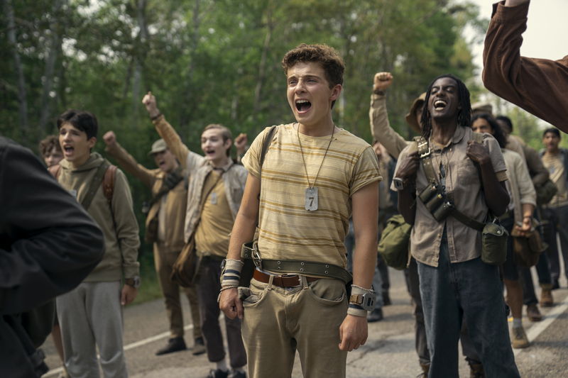 命懸けでひたすら歩き続ける少年たち　止まったら即死のデスレース　「ロングウォーク」公開日決定