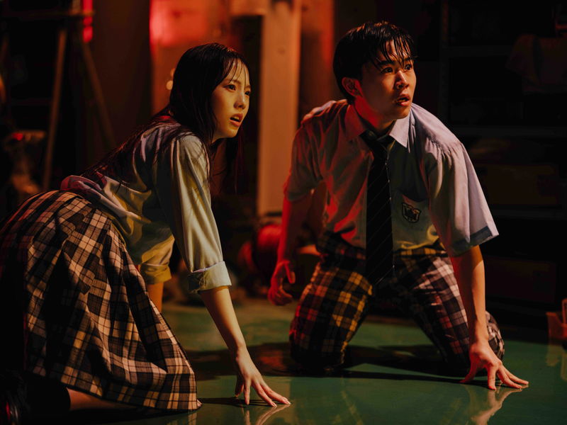 橋本環奈が見せる不安げな表情　呆然と立ち尽くす眞栄田郷敦の姿も　「カラダ探し THE LAST NIGHT」