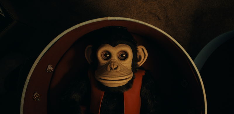 猿の人形は悪魔の使いか？　次々と人が死んでいくのに陽気なホラー　『THE MONKEY／ザ・モンキー』