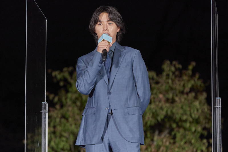山崎賢人「いろんな愛の形が詰まった作品」　東京タワーが恋のピンク色に　「夏への扉」公開記念イベント
