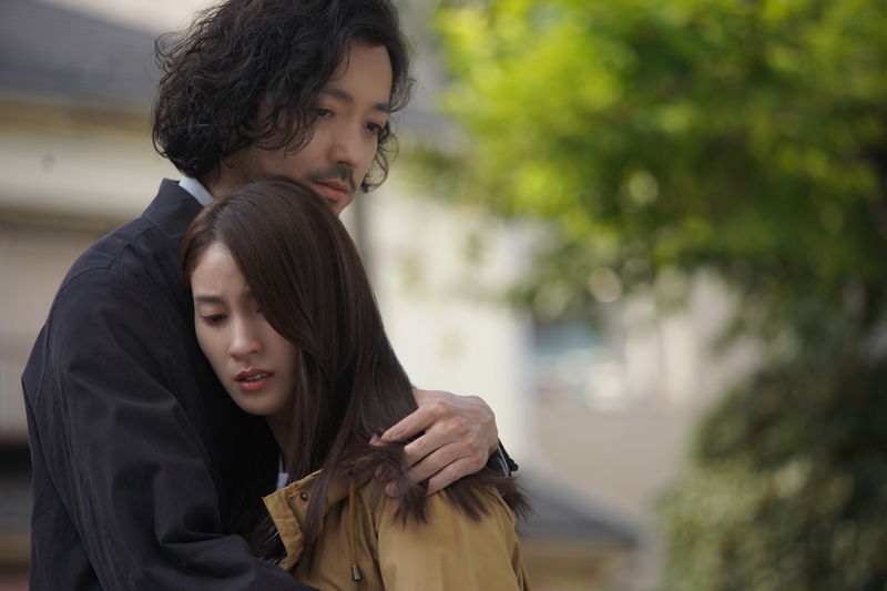 土屋太鳳に迫る恐怖　佐久間大介＆金子ノブアキの“表と裏”の顔　「マッチング」ビジュアル