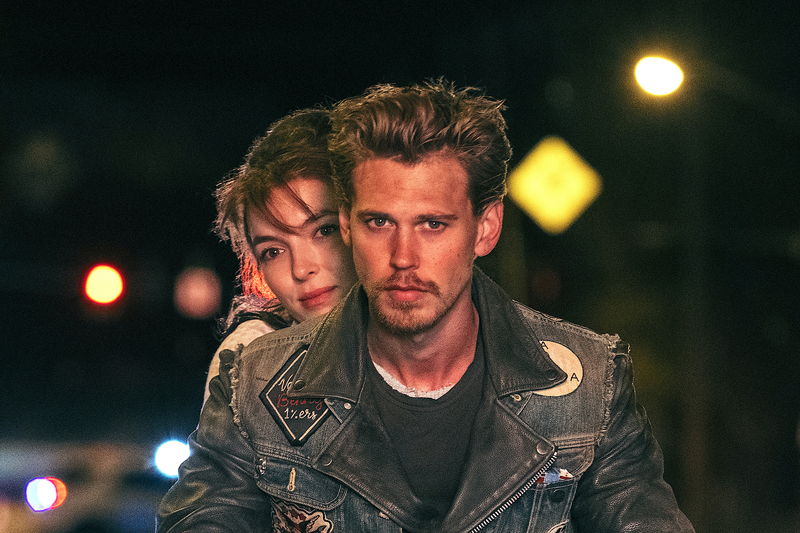 オースティン・バトラー　照れながらはにかむ姿　恋に落ちる瞬間　「ザ・バイクライダーズ」本編映像