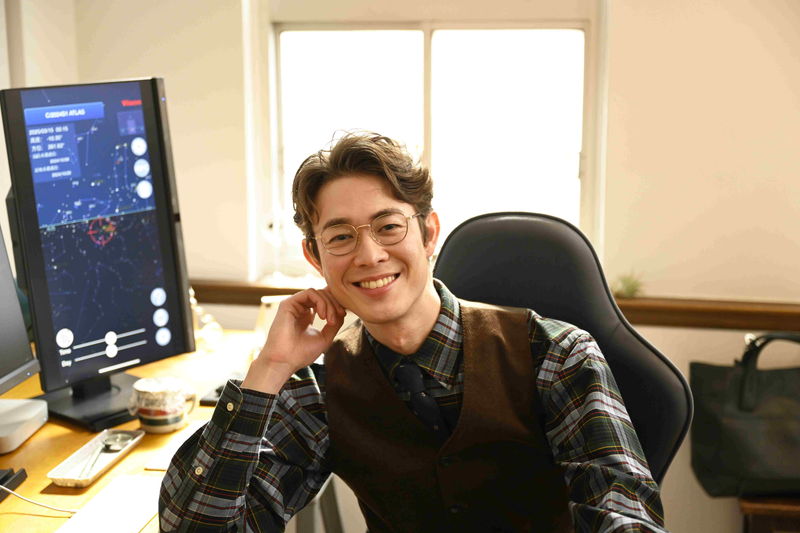 福士蒼汰が撮影のオフショット　楓の葉を手にする福原遥　屈託のない笑顔の宮沢氷魚　映画「楓」