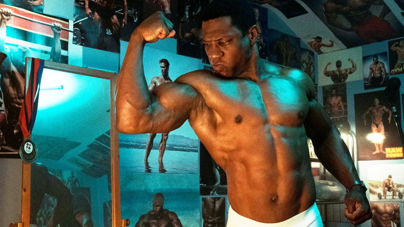 ジョナサン・メジャースが見せるバキバキ筋肉　徹底した役作り　「ボディビルダー」場面写真
