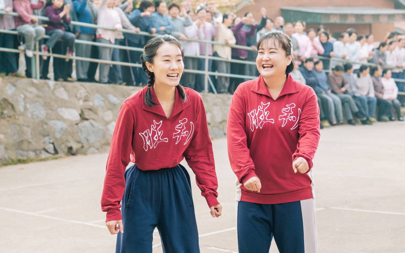 若き日の母を幸せに　タイムスリップした娘が大奮闘　大ヒット中国映画「こんにちは、私のお母さん」予告