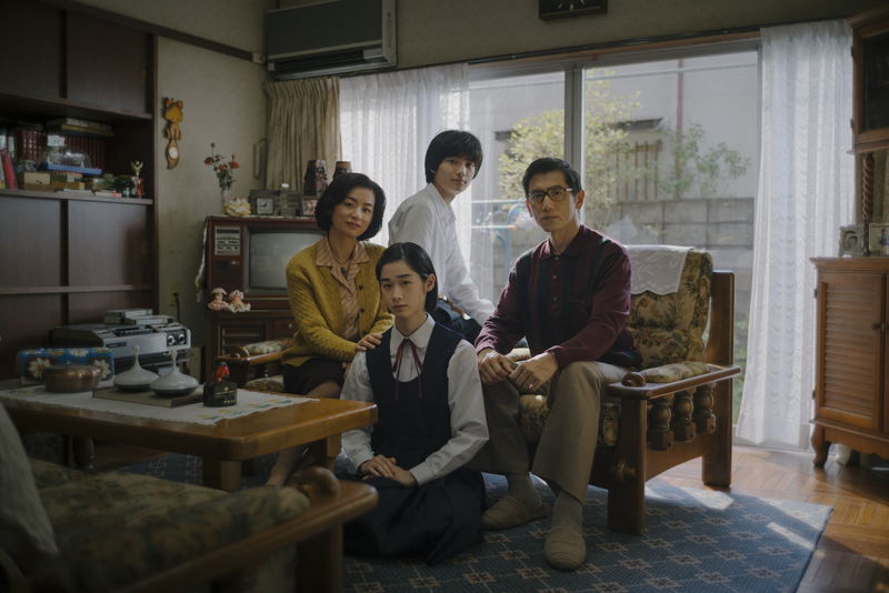 宮沢りえ、尾野真千子、蒼井優、広瀬すず　四姉妹のなんとも言えない表情　「阿修羅のごとく」場面写真