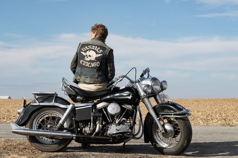 バイクを愛したアウトロー集団　荒くれ者たちの”痛くて青い時間”　「ザ・バイクライダーズ」公開日決定