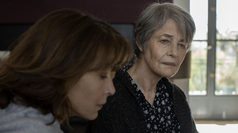 ソフィー・マルソー＆シャーロット・ランプリング初共演　「すべてうまくいきますように」本編映像