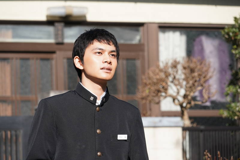 北村匠海　学ラン姿の高校生から、父として息子に温かいまなざしを向ける姿まで　「とんび」場面写真