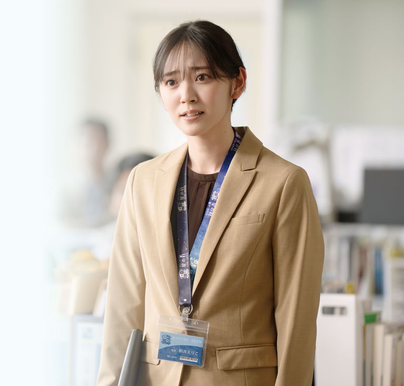 鈴木愛理　布団にくるまる“子供部屋おばさん”姿も　「ただいまって言える場所」ビジュアル