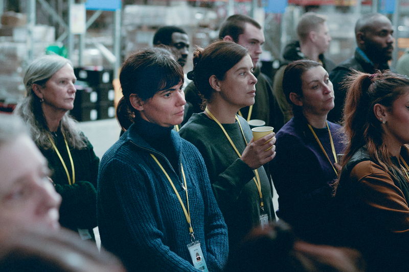 巨大物流センターで働く女性の日常　現代社会が抱える孤独と分断　「オーロラの涙」公開決定