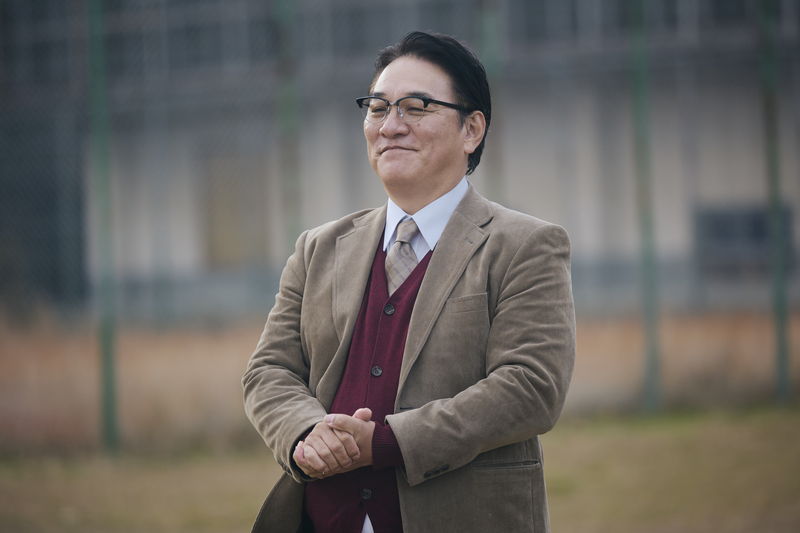 ピエール瀧「ヤーーーーッ！！」の号令　異様な人間ピラミッド　圧倒される山田杏奈　「NEW GROUP」特報