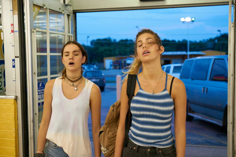 最悪な日常を飛び出し夢のリゾートビーチへ？　青春ガールズムービー「ネバー・ゴーイン・バック」公開決定