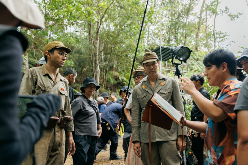 山田裕貴が生きた本物のウジ虫を食べる姿も 「木の上の軍隊」メイキングドキュメンタリー