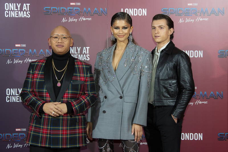 トム・ホランド　早口でスパイダーマンの活躍をおさらい　制限時間は60秒　特別映像