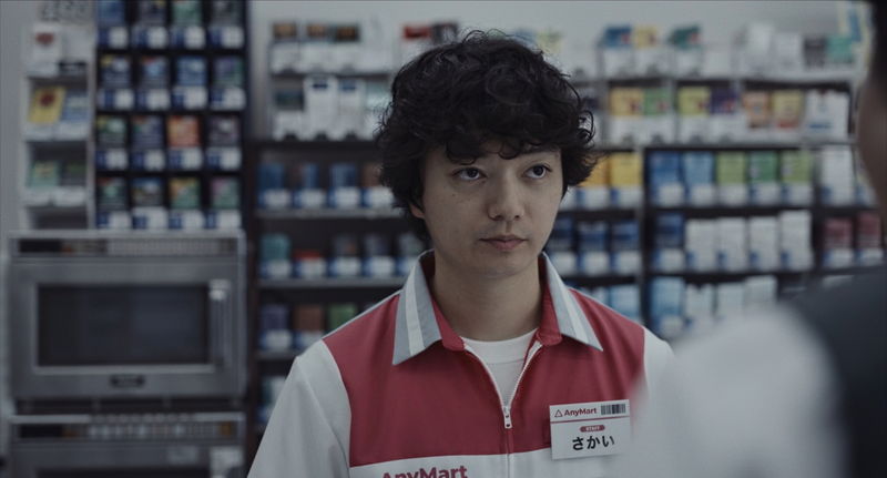 コンビニで起きたゆがみがきっかけで世界の終わりに？　染谷将太主演　ホラー映画「チルド」公開決定