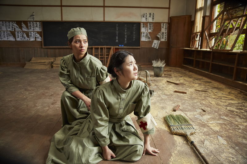 原爆が投下されたあの夏　奇跡的に再会した3人の看護学生が熱い抱擁　「長崎―閃光の影で―」ビジュアル