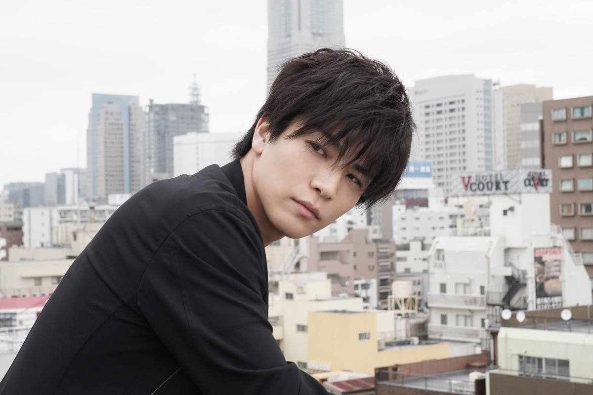 闇の交渉屋・岩田剛典　謎の女性・松井愛莉と出会う　ドラマ「Re:名も無き世界のエンドロール」本編映像