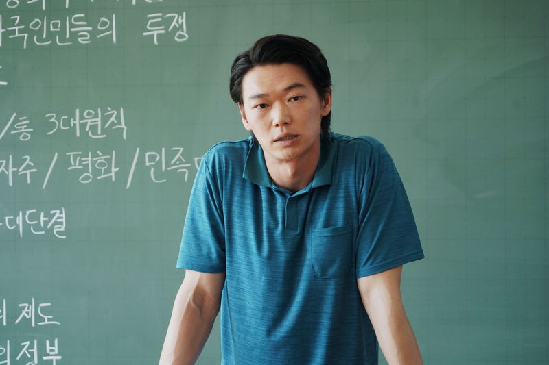 K-POPアイドルのライブにいくため　祖国・北朝鮮の勲章を売る　孫明雅監督「トロフィー」公開決定