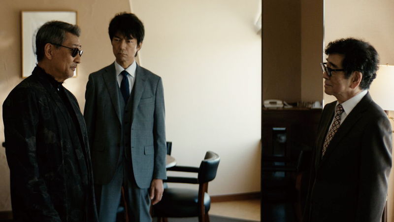 天才画家・本木雅弘とかつての恋人・小泉今日子の再会　中井貴一、石坂浩二らも　「海の沈黙」場面写真