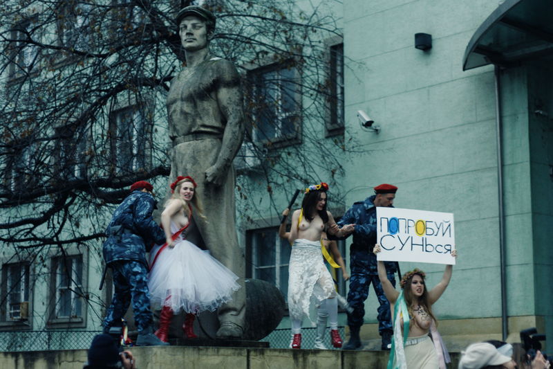 胸に秘めていた反逆精神が一気に噴出　「OXANA／裸の革命家・オクサナ」場面写真