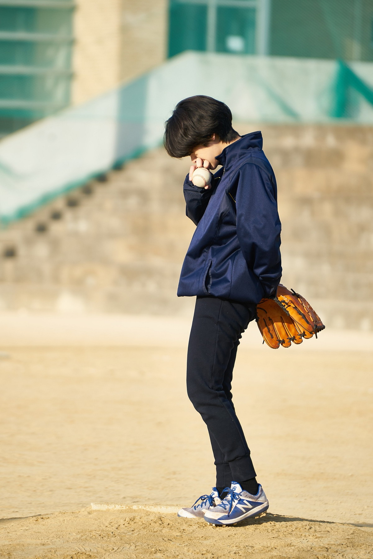 イ・ジュヨン、かじかむ手を温める姿　マイナス14度の撮影現場　「野球少女」メイキング写真公開