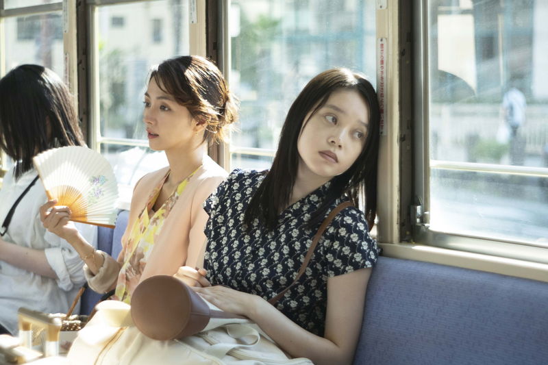 喪失感を抱くオダギリジョーと見切りをつけた松たか子が思いをぶつける様子　「夏の砂の上」場面写真