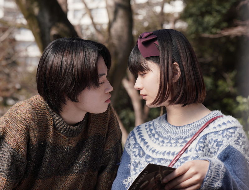 窪塚愛流＆蒔田彩珠　初めてのキス　ロリータ姿で胸に飛び込むシーンも　「ハピネス」場面写真