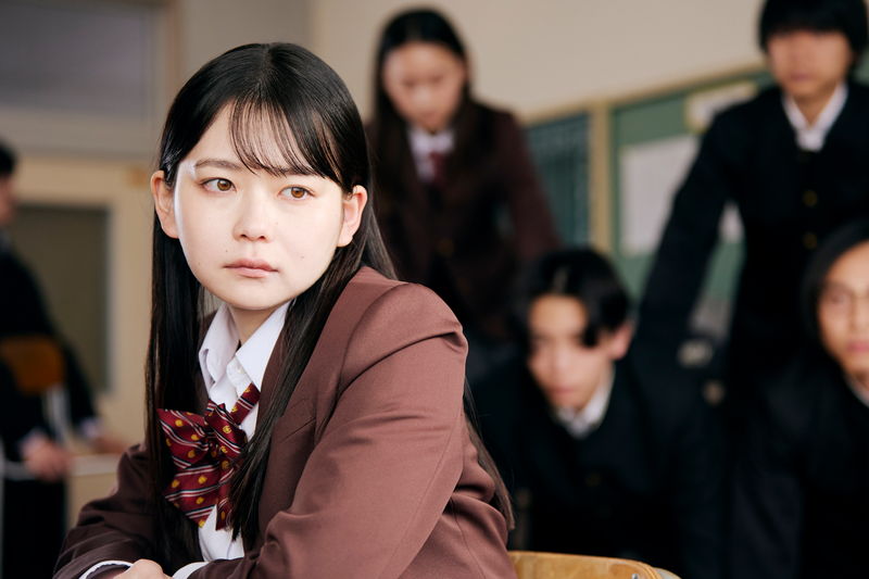 山田杏奈　無防備な寝顔に憂鬱な表情　血しぶきを浴びた姿も　「NEW GROUP」場面写真