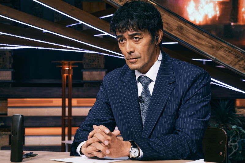 眼光鋭い阿部寛　おびえる生見愛瑠　叫ぶ吉田鋼太郎　「ショウタイムセブン」場面写真