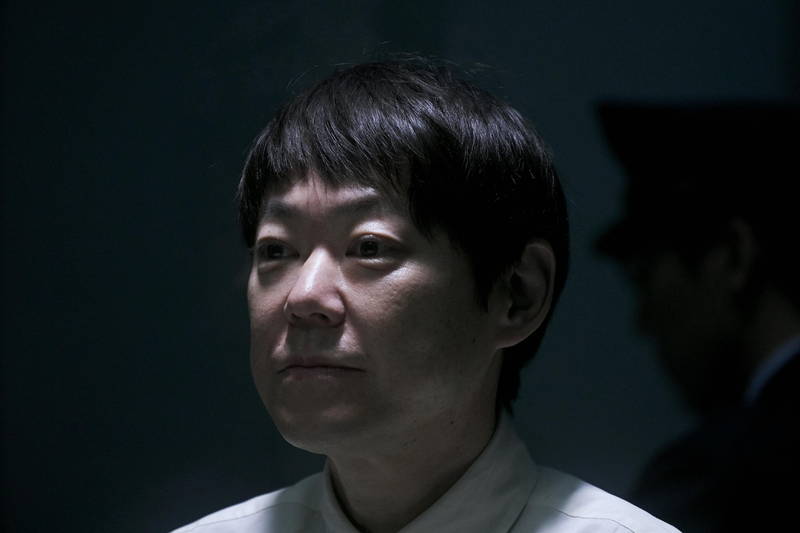 連続殺人鬼・阿部サダヲが見せる”虚無の目”　「死刑にいたる病」場面写真
