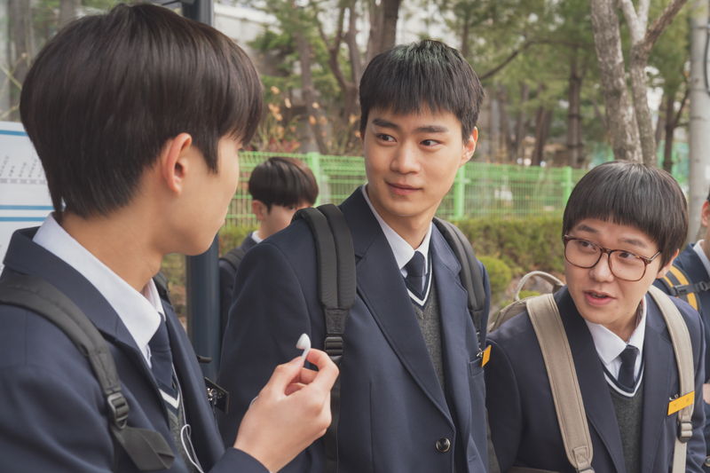 2001年、日本の大衆文化流入が規制されていた韓国　転校生と学級委員をつないだJ-POP　「君と僕の5分」予告