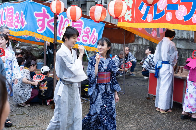 池田エライザ、久保田紗友らが艶やかな浴衣姿　夏祭りのデートシーン　「リライト」場面写真