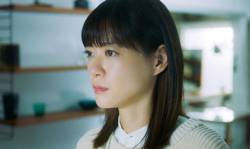 宝くじ売り場で働く上野樹里に、週刊誌記者・林遣都が強引な誘い　「隣人X -疑惑の彼女-」本編映像