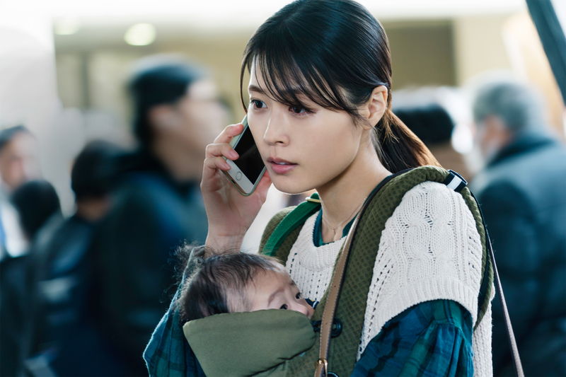 有村架純、黒木華、南沙良 ワインを片手に笑顔で語らう姿 「マジカル・シークレット・ツアー」場面写真