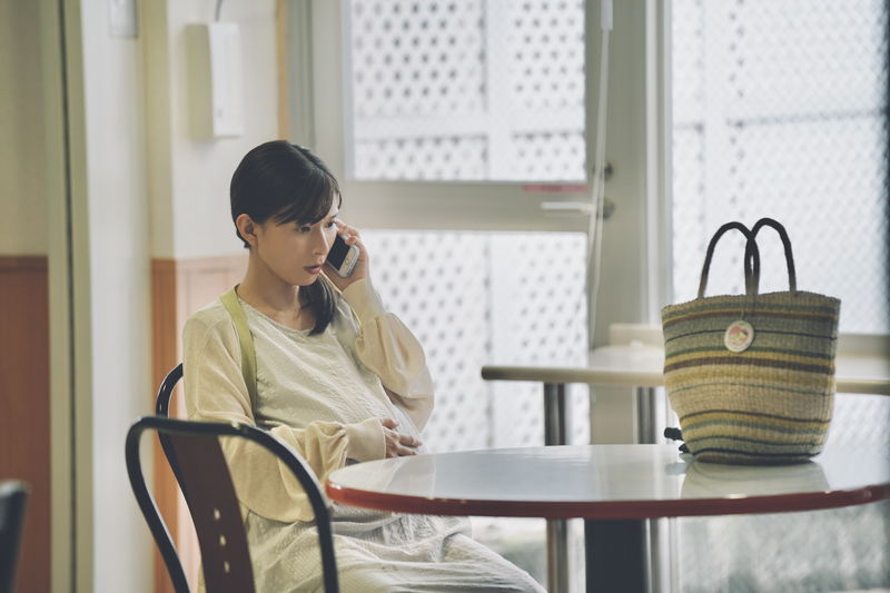 芳根京子 ウェディングドレス姿で笑顔 体が入れ替わったままの結婚 「君の顔では泣けない」場面写真