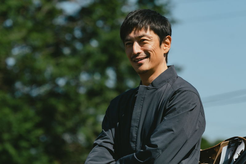 復讐相手に襲いかかる若葉竜也　不敵な笑みの伊勢谷友介　「ペナルティループ」場面写真