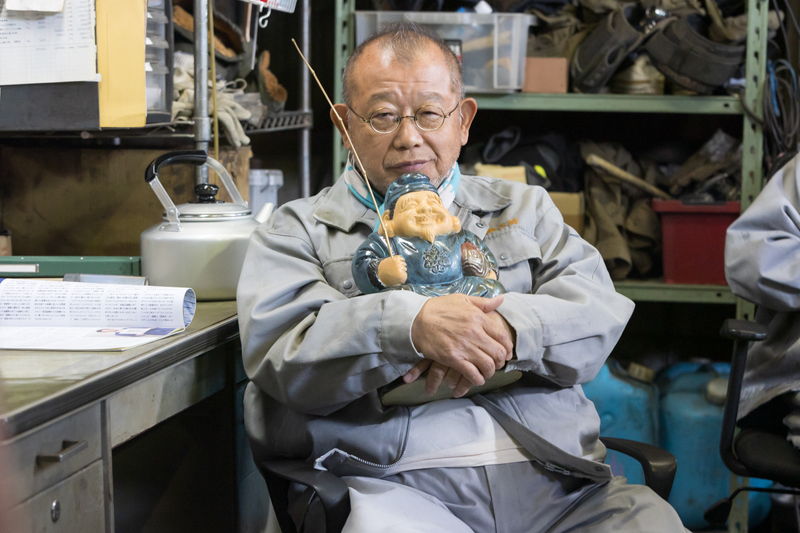 笑福亭鶴瓶　愛あふれるキス顔　モテモテ65歳役　「あまろっく」場面写真