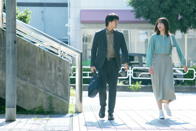 ”ある秘密”を抱える男女　磯村勇斗の提案に笑顔を見せる新垣結衣　映画「正欲」本編映像