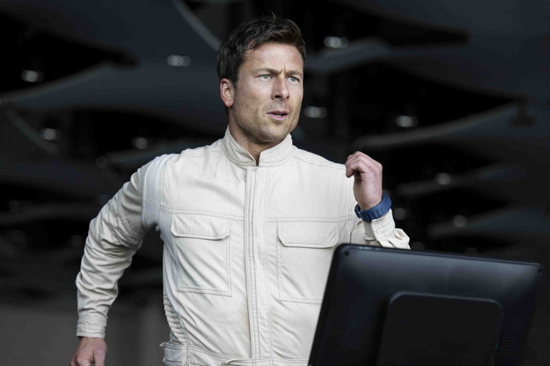 シュワルツェネッガーが描かれた奇妙な紙幣も　人生一発逆転のデスゲーム　「ランニング・マン」場面写真