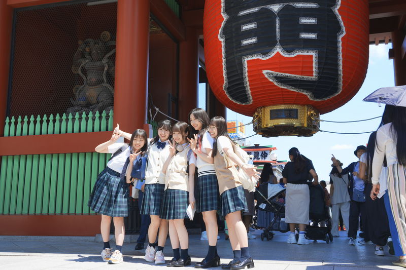正源司陽子ら日向坂46のメンバーが浅草を駆け巡る　「ゼンブ・オブ・トーキョー」本編映像