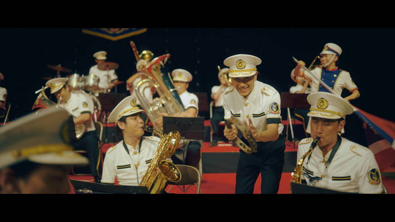 島根県警音楽隊でサックスを演奏していたヒゲダン楢﨑誠　「異動辞令は音楽隊！」カメオ出演